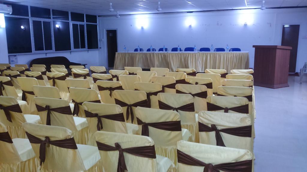Hotel Parshuram Гувахати Экстерьер фото