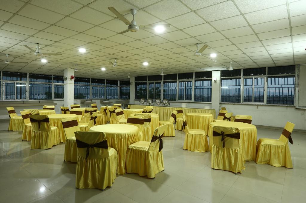 Hotel Parshuram Гувахати Экстерьер фото